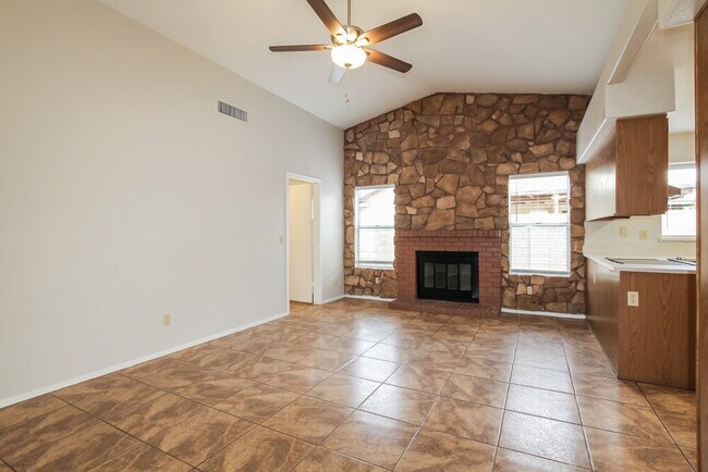 Foto del edificio - 7827 W Shangri La Rd