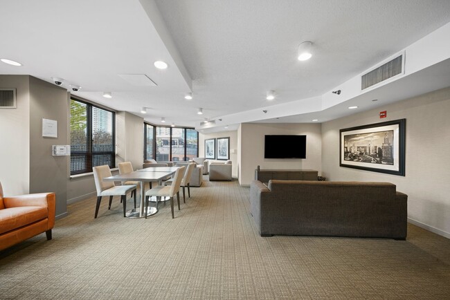 Building Photo - 400 N La Salle Dr