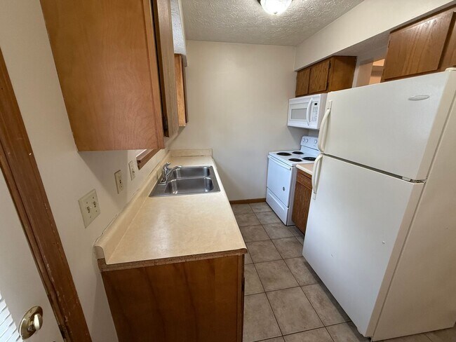 Foto del edificio - 2458 Sycamore Ln