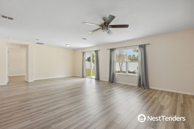 Building Photo - Four Bedroom Just Off Amelia Concourse!