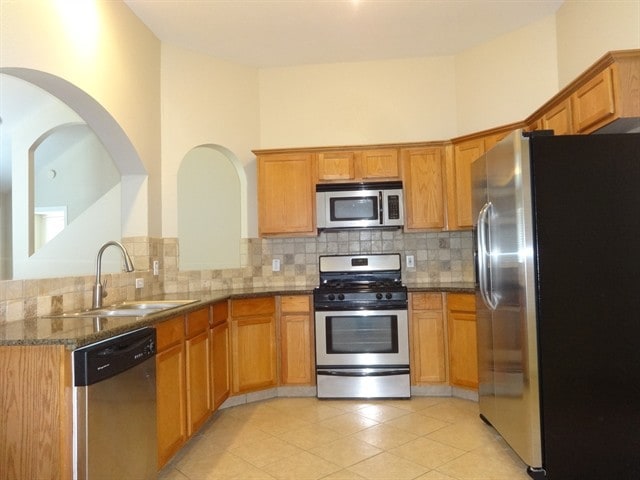 Building Photo - 18439 Sunrise Oaks Ct