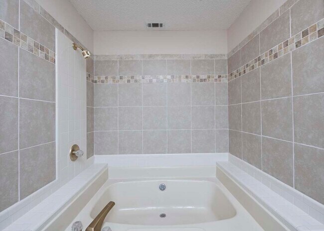 Foto del edificio - 946 Holbrook Cir