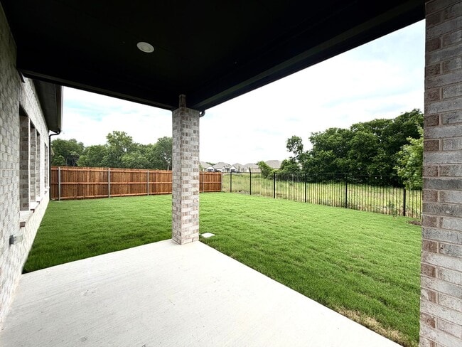 Building Photo - New Construction 5 Bedrooms backs to greenbelt!