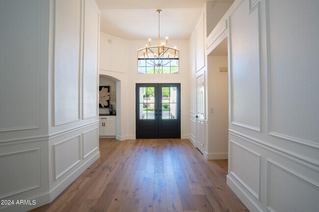 Building Photo - 5827 E Aire Libre Ave