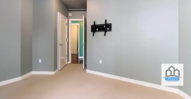 Foto del edificio - Elevated City Living: Expansive 2-Bed, 2-Bath Condo in Portland – Parking & Most Utilities Included!
