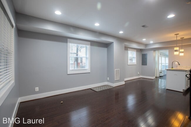 Building Photo - 2 br, 2.5 bath House - 3363 Clay St NE