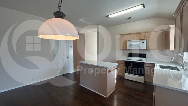 Foto del edificio - 3003 Elderberry Dr