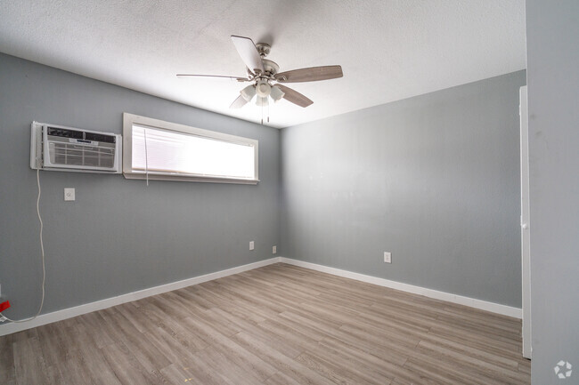 Bedroom - Bristol Oaks Apartments