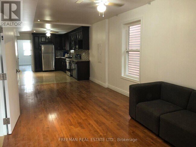 Photo du bâtiment - 1022 Gerrard St E