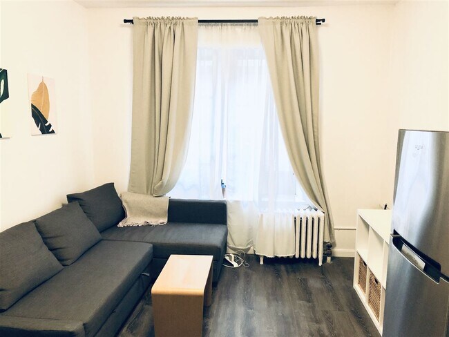Foto del edificio - 118 Corbin Ave