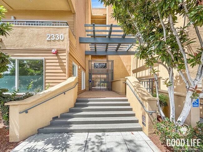 Foto del edificio - Beautiful 2BD/2.5BA Condo in Bankers Hill W/ W/D, A/C, Patio Area and Community Gym!
