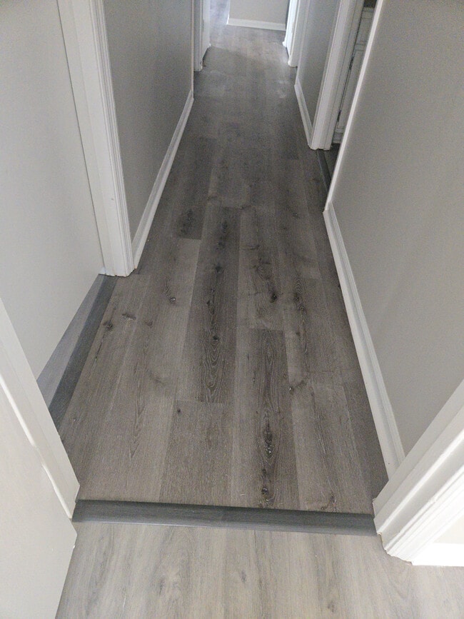 Foto del edificio - Room in Apartment on Arlyn Cir