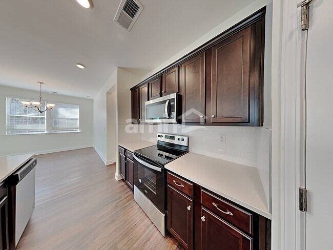 Foto del edificio - 7100 Garrett Ct