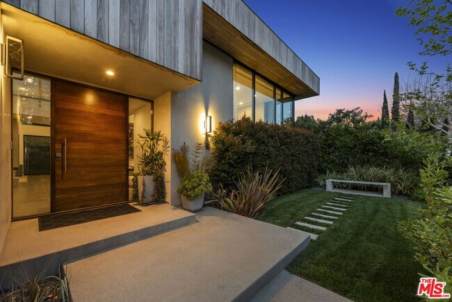 Building Photo - 3254 Hutton Dr
