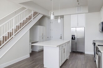 Building Photo - Flatiron Domain