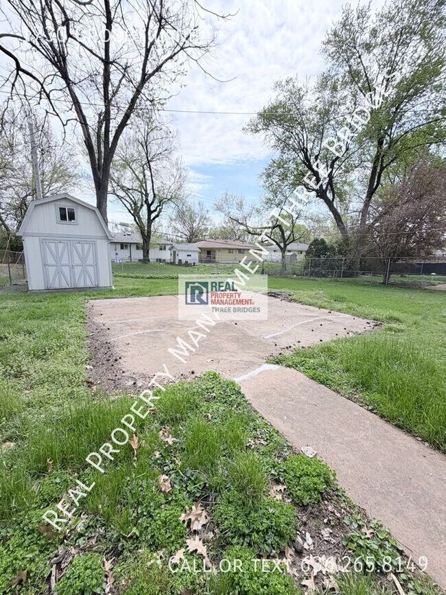Foto del edificio - 1730 Crosby Ln