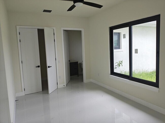 Building Photo - 267 Santa Marta St