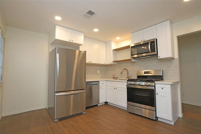 Building Photo - 701 1/2 Highland Street