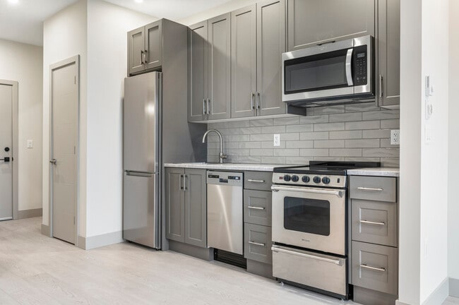 Building Photo - 45551-45551 Knight Rd