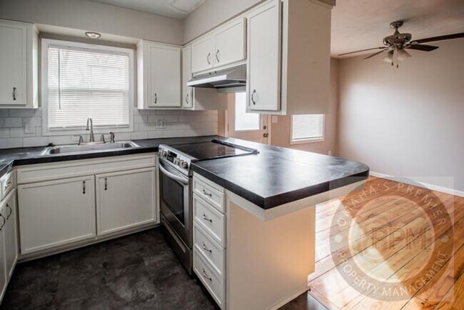 Building Photo - Spacious 5 Bedroom / 2.5 Bathroom Home | Near Ralston