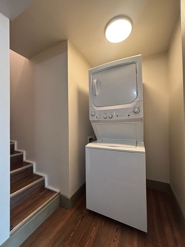 Foto del edificio - Move Downtown on Park Central Square 2 bed...