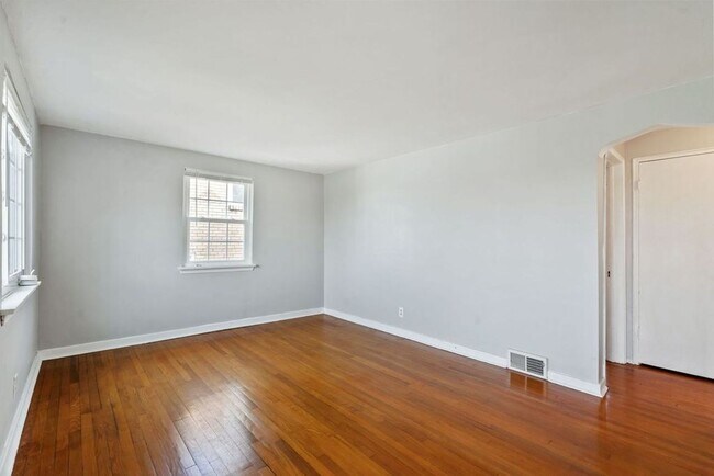Foto del edificio - Recently Updated Single Family 3 Bedroom Home.  Available June 10th!