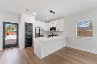 Building Photo - 6909 S Hall St