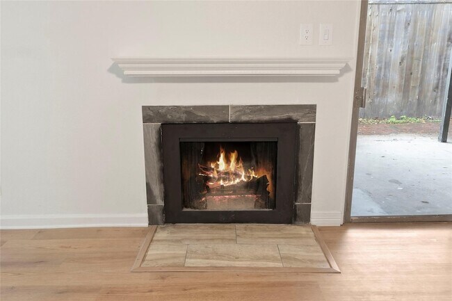 Foto del edificio - 4930 Windward Passage