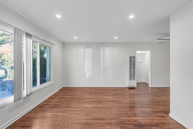 Foto del edificio - 14616 Magnolia Blvd