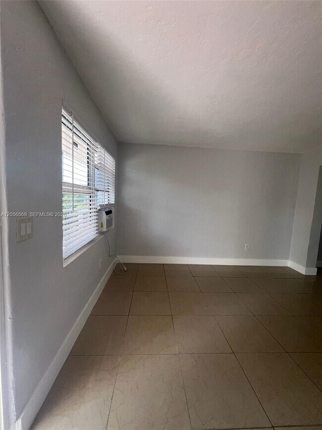 Foto del edificio - 1281 NW 60th St