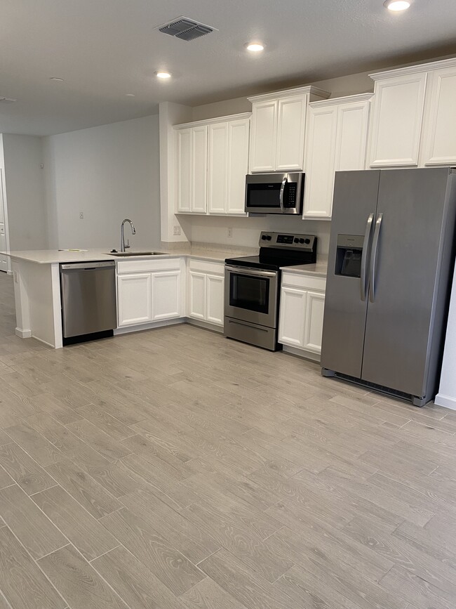 Building Photo - 3409 SW 34th Avenue Cir