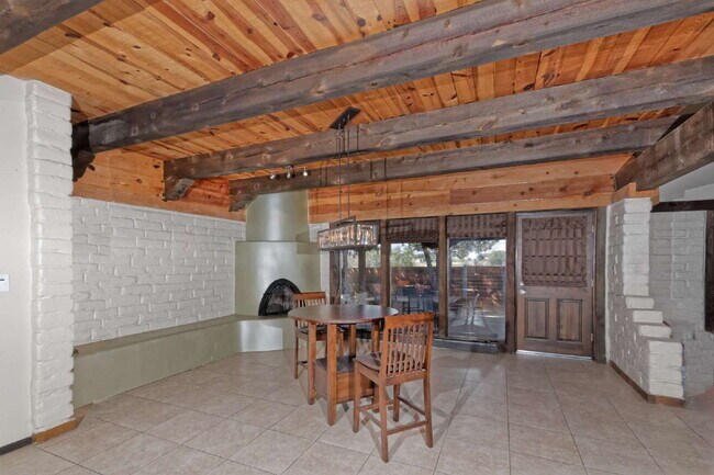 Foto del edificio - One-of-a-kind adobe brick home backing up ...