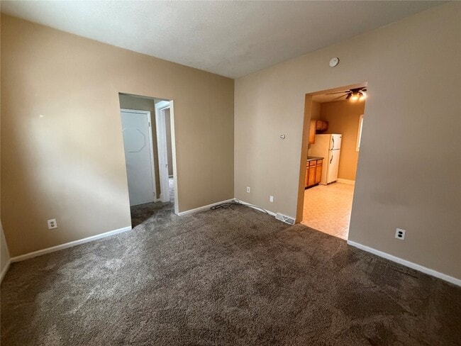 Foto del edificio - 330 E 3rd St