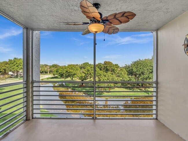 Foto del edificio - 9470 Poinciana Pl