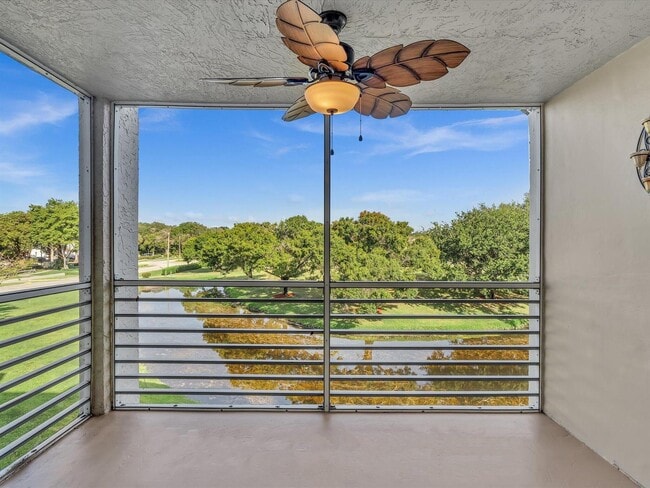 Building Photo - 9470 Poinciana Pl
