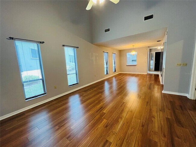 Foto del edificio - 359 Sweetbriar Ln