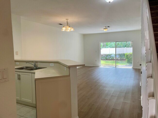 Foto del edificio - 5008 SE Mariner Garden Cir