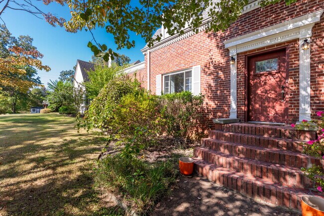 Building Photo - 317 Belvoir Ave