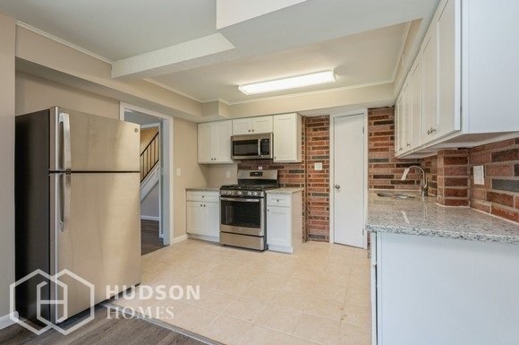 Building Photo - NOW AVAILABLE!  - 83 Essex Ave, Metuchen, ...