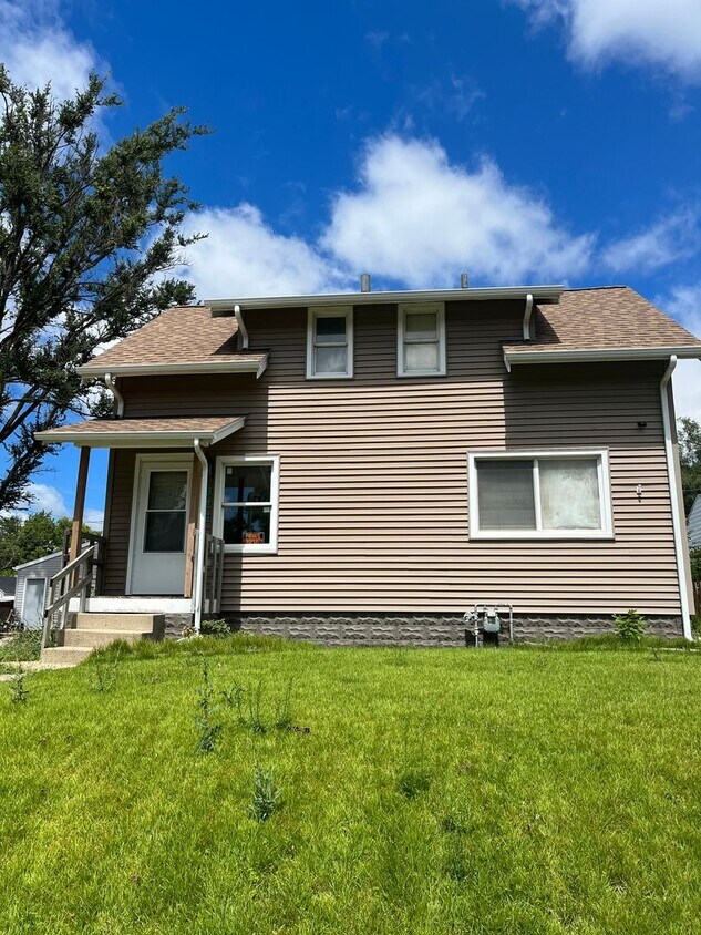 Primary Photo - Two Bedroom 1 Bathroom House for Rent!