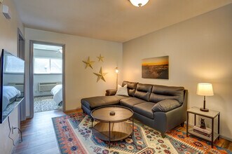 Building Photo - 407 S 94th Pl