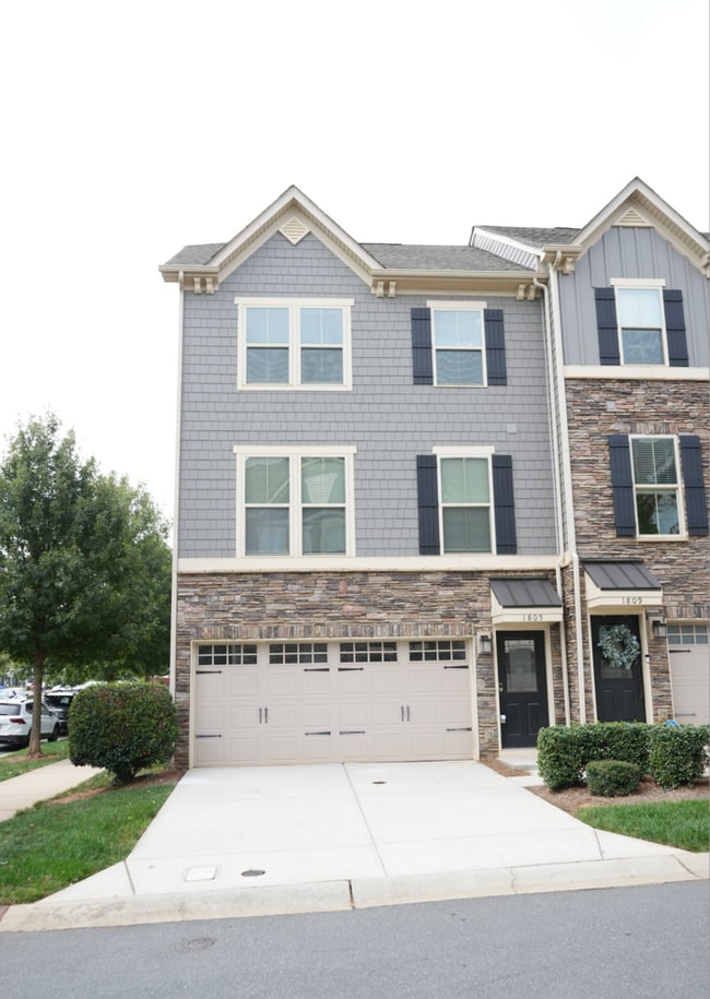 Building Photo - 1805 Shumard Ln
