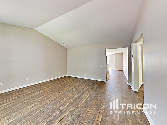 Building Photo - 5411 Peachwood Dr