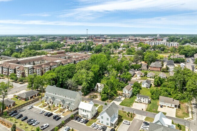 Foto del edificio - 221 N Debardeleben St