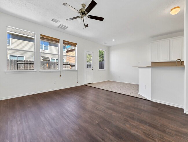 Foto del edificio - 17623 Bering Bridge Ln