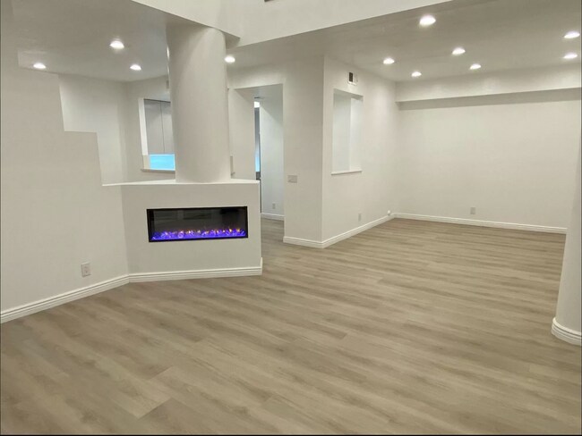 Large Rooms - 7301 Vassar Ave