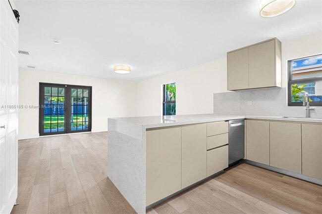 Foto del edificio - 136 NW 53rd St