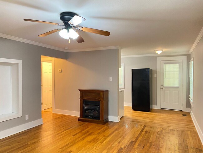 Foto del edificio - Great location 2 bedroom 1 bath home near APSU and Downtown!