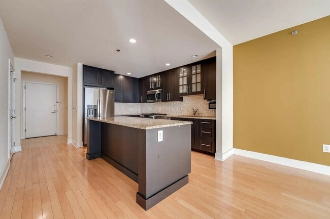 Building Photo - 1125 Maxwell Ln