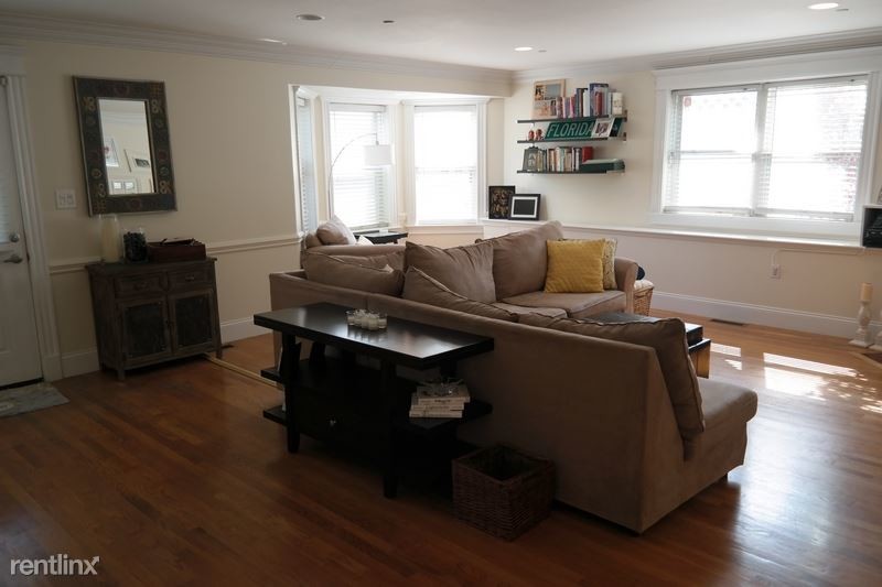 Foto principal - 163 E Cottage St
